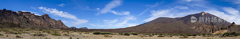 El Teide火山，Pico Viejo和Roques de garcia，从西班牙加那利群岛特内里费Teide国家公园的Llano de Ucanca俯瞰